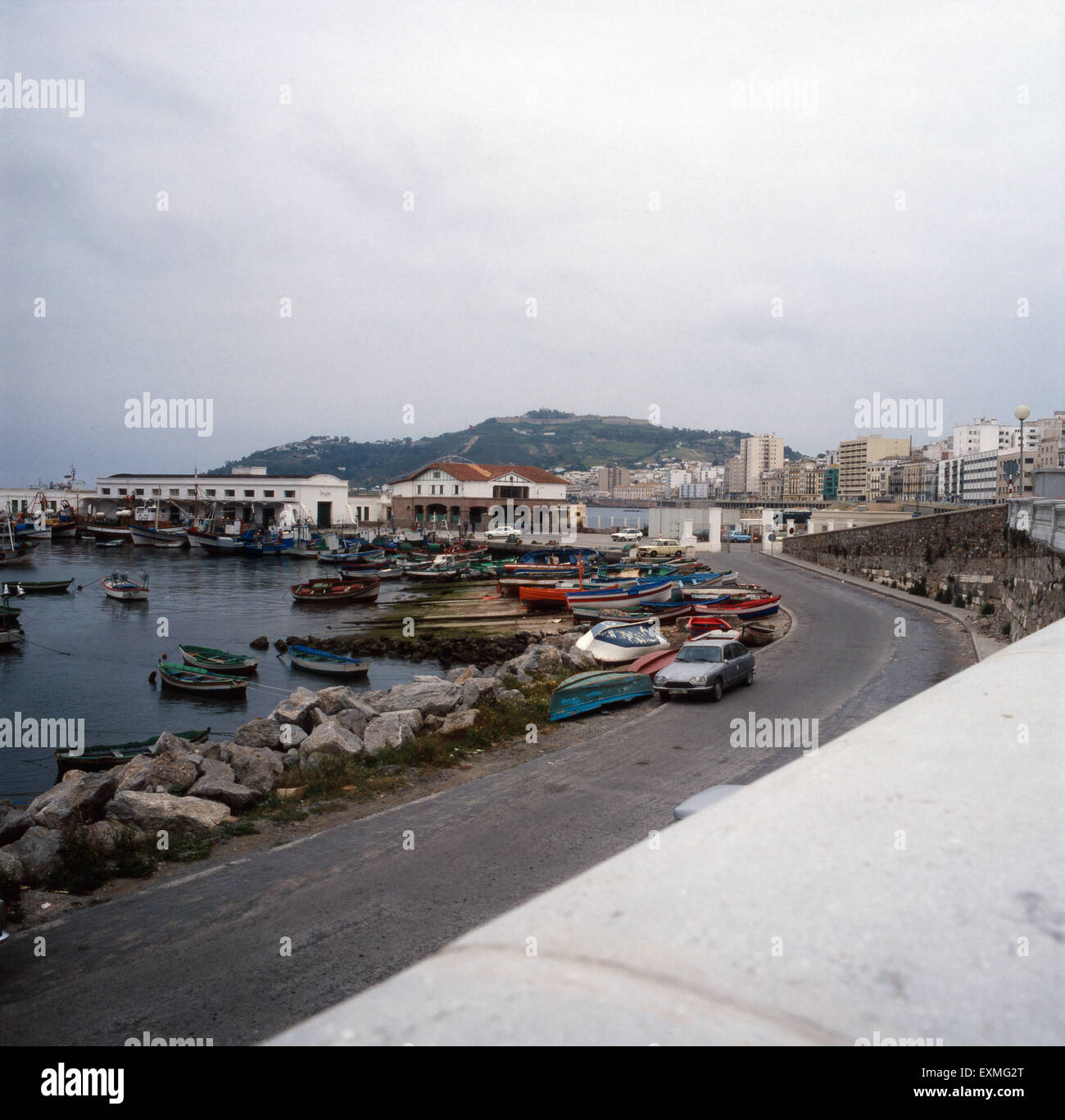 Der Freihafen der spanischen Exklave Ceuta, Spanien 1980er Jahre. The free port of the spanish exclave Ceuta, Andalusia, Spain 1980s. Stock Photo