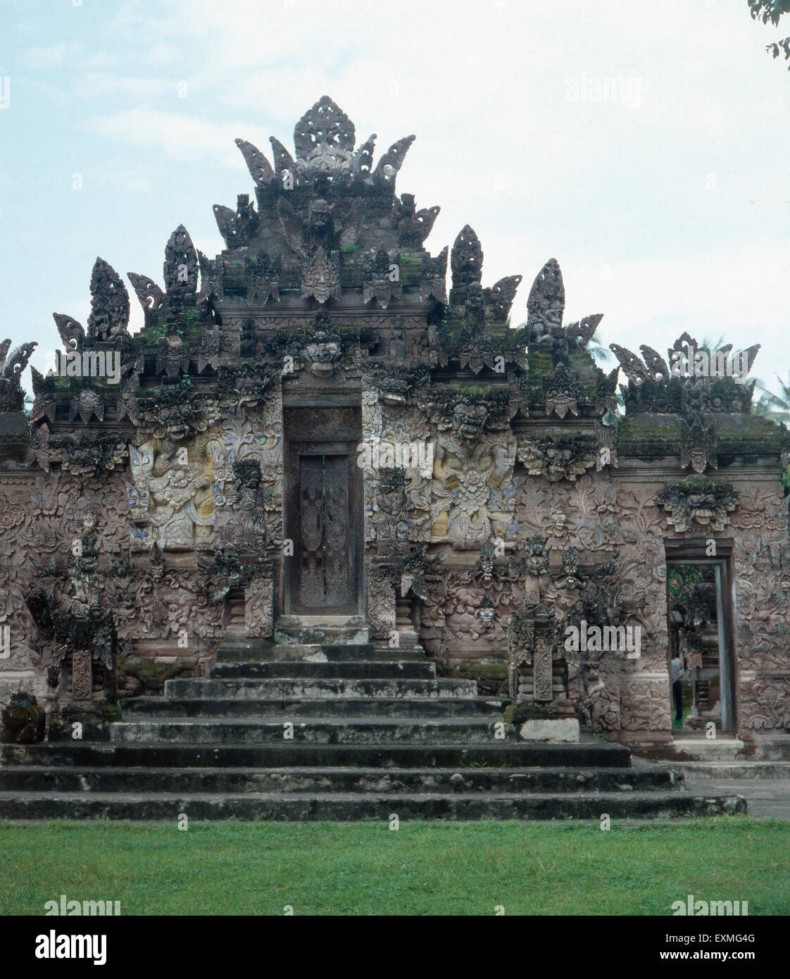 Eine Besichtigung des Tempels Pura Beji in Singaraja, Bali, Indonesien 1982. Visitation of the Tempel Pura Beji in Singaraja, Bali, Indonesia 1982. Stock Photo