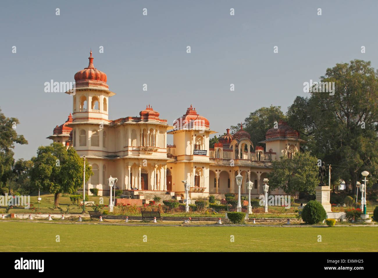 Rajkiya Saraswati Bhavan Sarvaganik Mandal Pustakalya Saraswati Bhawan Public Library Udaipur Rajasthan India Asia Stock Photo Alamy