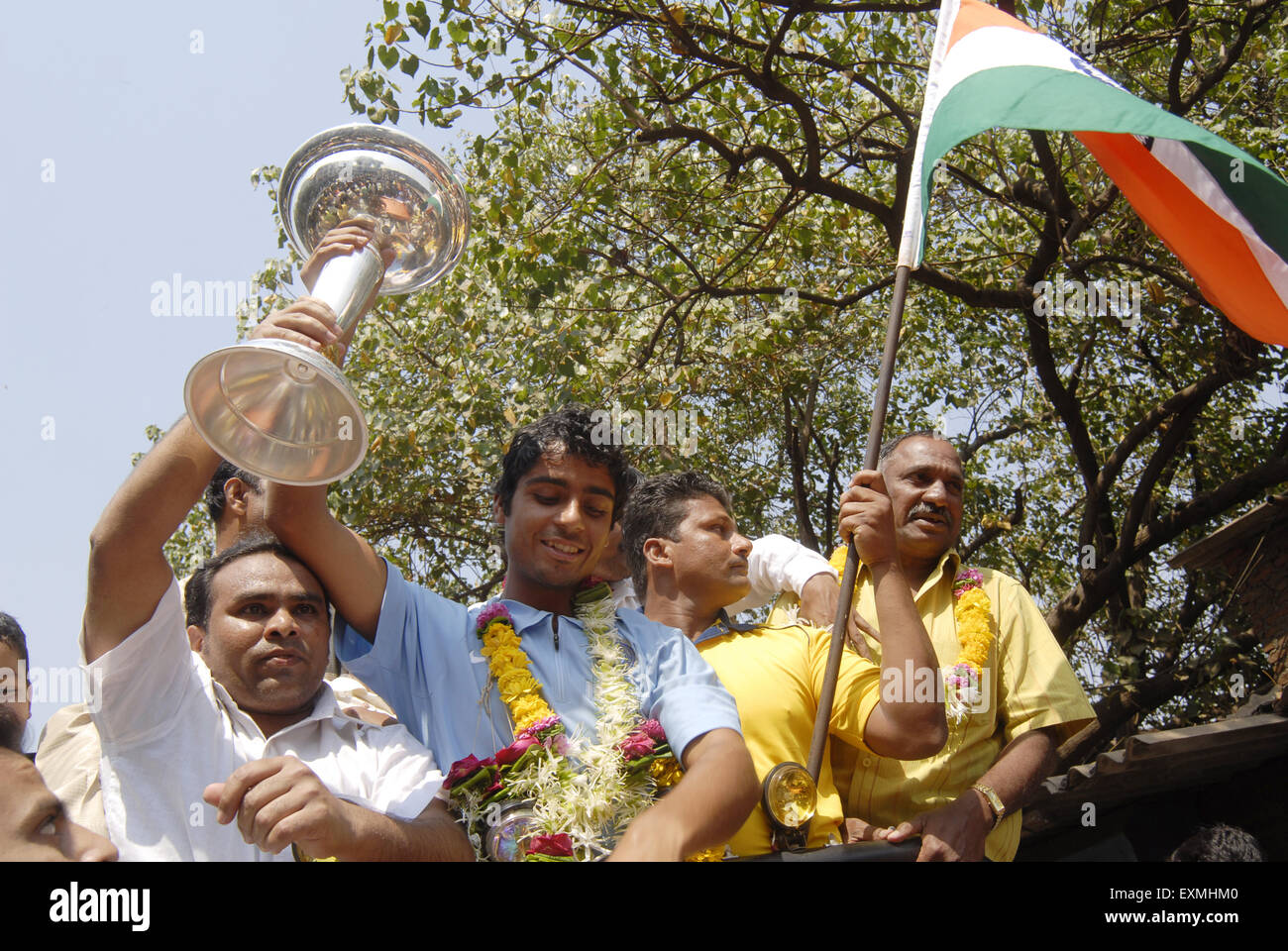 Left arm spinner Iqbal Abdulla being welcomed after winning the U 19 Cricket World Cup; Bombay now Mumbai Stock Photo
