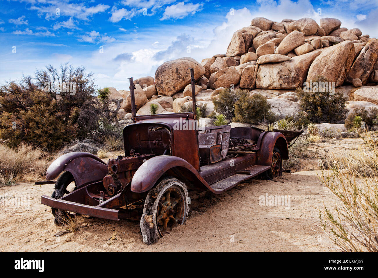Abandoned car park desert hi-res stock photography and images - Alamy