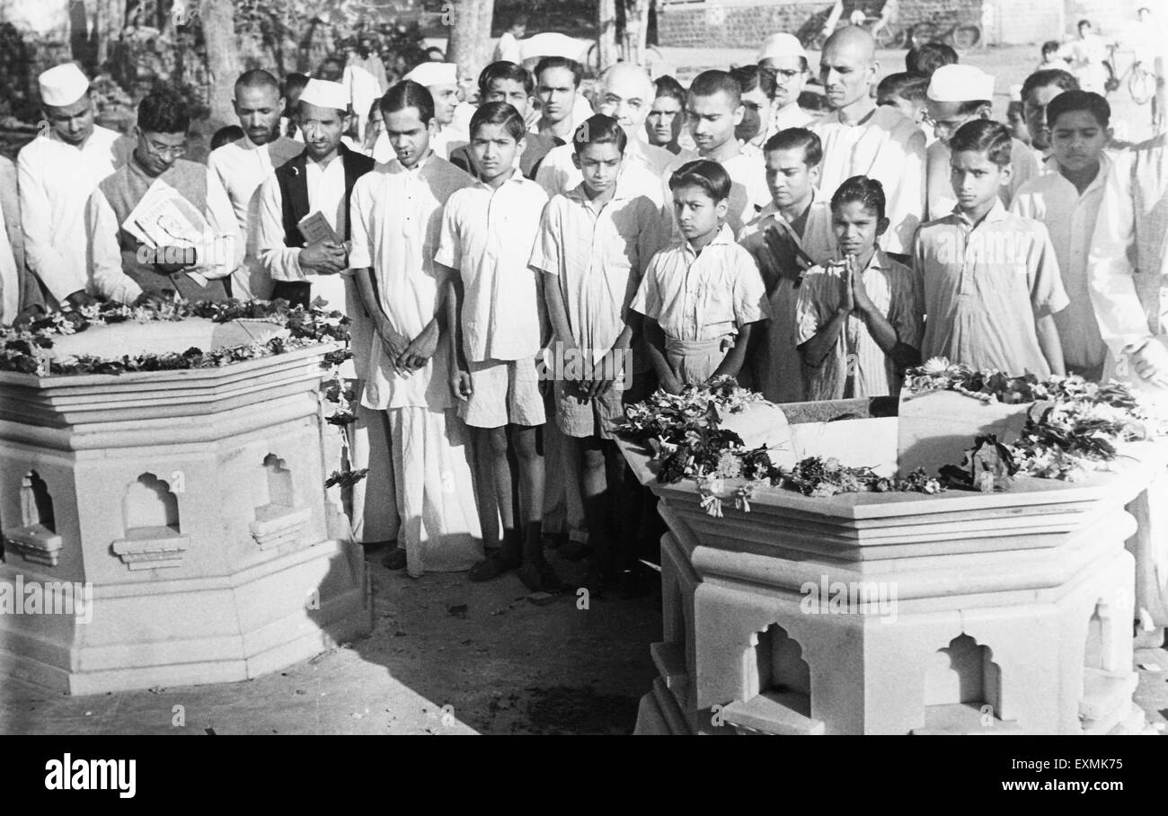 People visiting Mahadev Desai's and Kasturba Gandhi's samadhi's (graveyards ; modernized) at Aga Khan Palace in Pune Stock Photo
