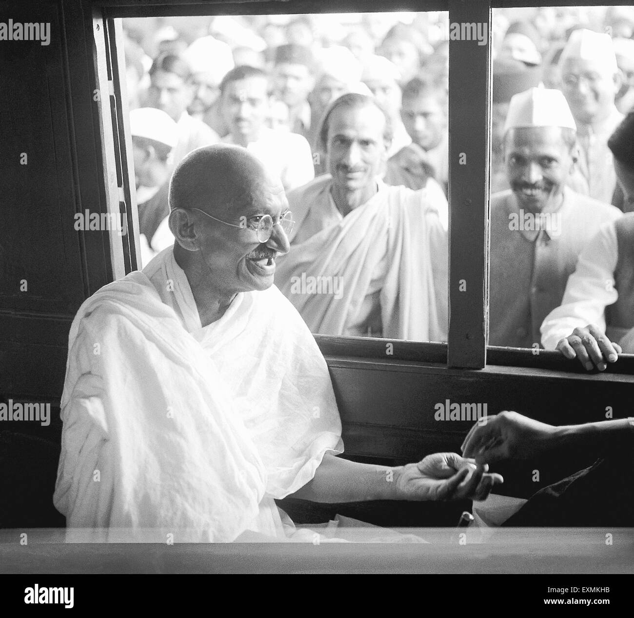 Mahatma Gandhi ; receiving a donation in the train compartment Acharya Kripalani Radhakrishna Bajaj Stock Photo