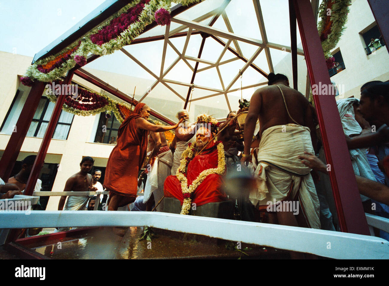 Shankaracharya of Kanchi praying at SIES temple Nerul New Bombay Maharashtra India Stock Photo