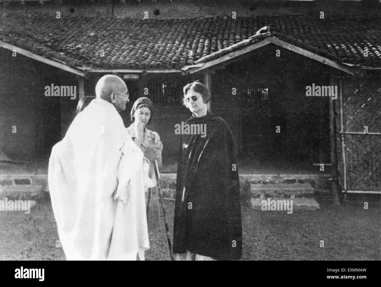 Mahatma Gandhi talking to two foreign women at Sevagram Ashram nagpur india 1945 Stock Photo