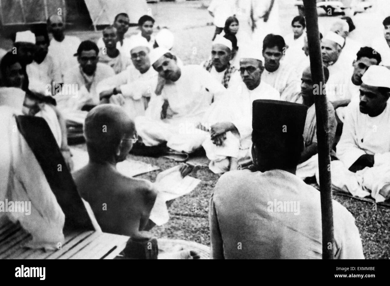 Mahatma Gandhi talking with a group of men Sevagram Ashram,Segaon, Sewagram, Wardha, Nagpur, Maharashtra, India,  1945, old vintage 1900s picture Stock Photo