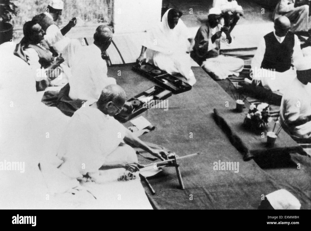 Mahatma Gandhi Mahadev Desai spinning Bardoli india 1939 Stock Photo