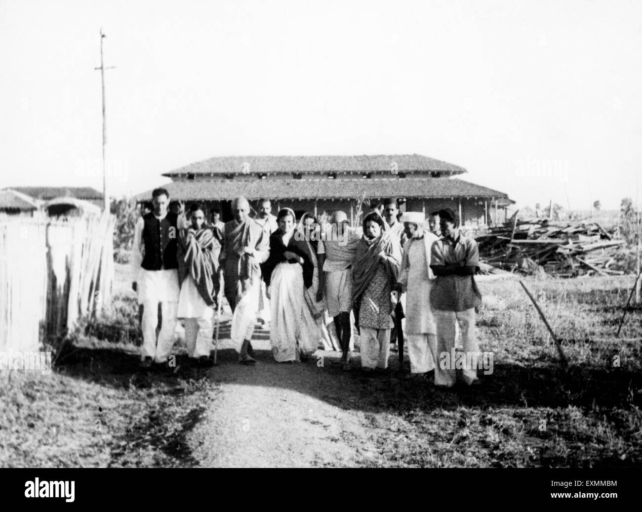 Mahatma Gandhi walking Sevagram Ashram nagpur india 1944 Stock Photo