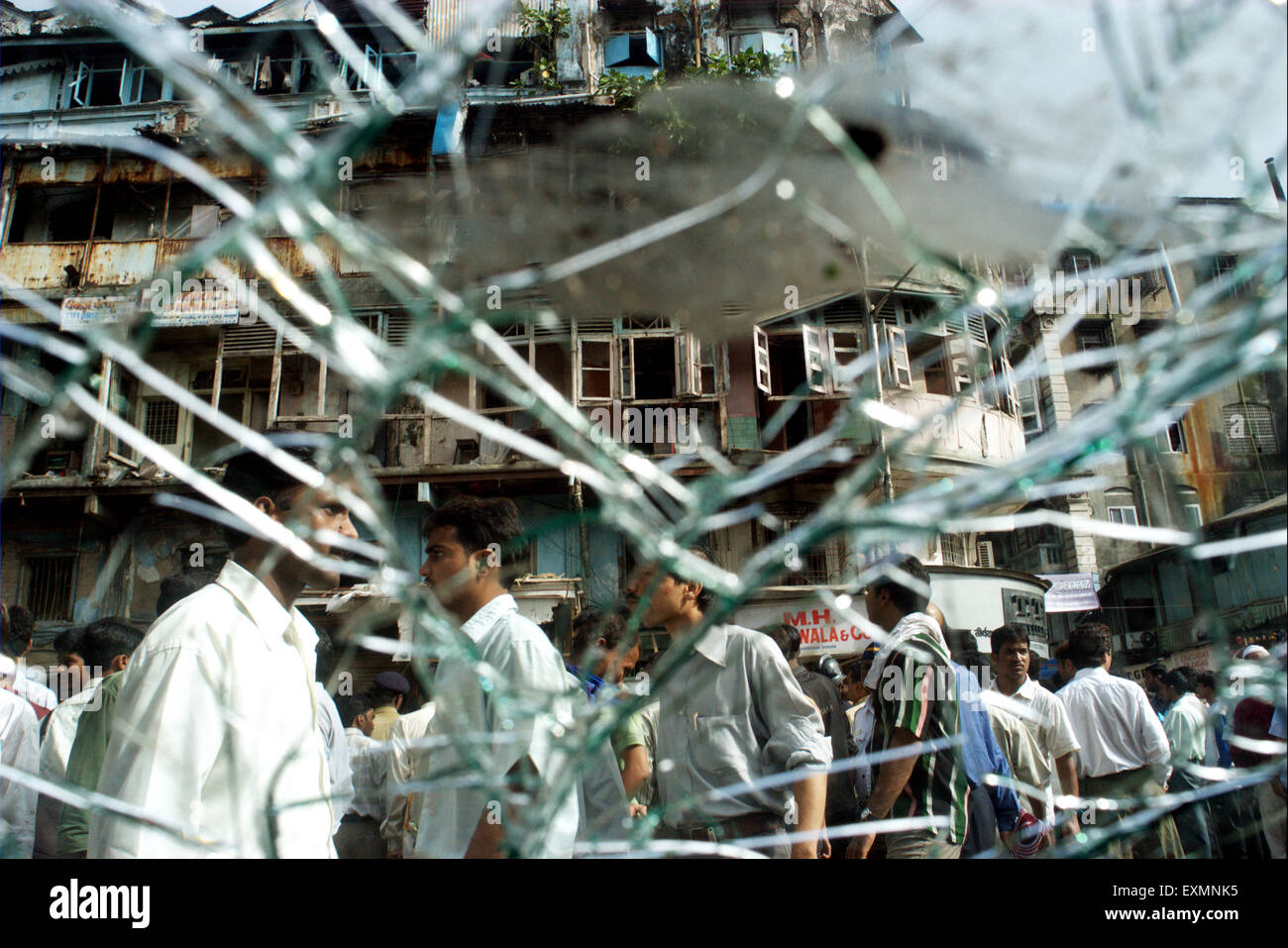 shattered windscreen glass damaged bomb blast Zaveri Bazaar Kalbadevi Bombay Mumbai Maharashtra india Stock Photo