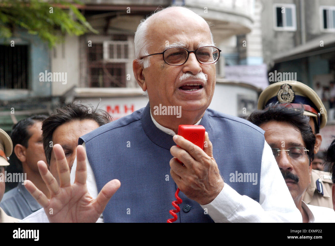 Union home minister Lal Krishna Advani addressed media personnel at blast site at Zaveri bazaar Mumbai india Stock Photo