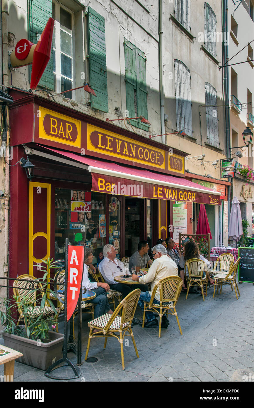 Outdoor cafe bar with people seated at tables, L’Isle-sur-la-Sorgue
