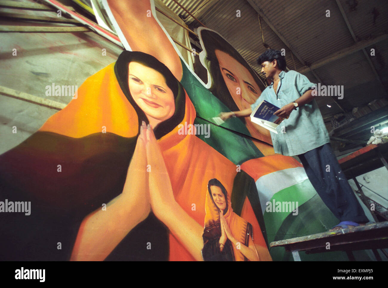Man painting poster of Sonia Gandhi the Indian National Congress Party  Chairman Mumbai India Stock Photo - Alamy