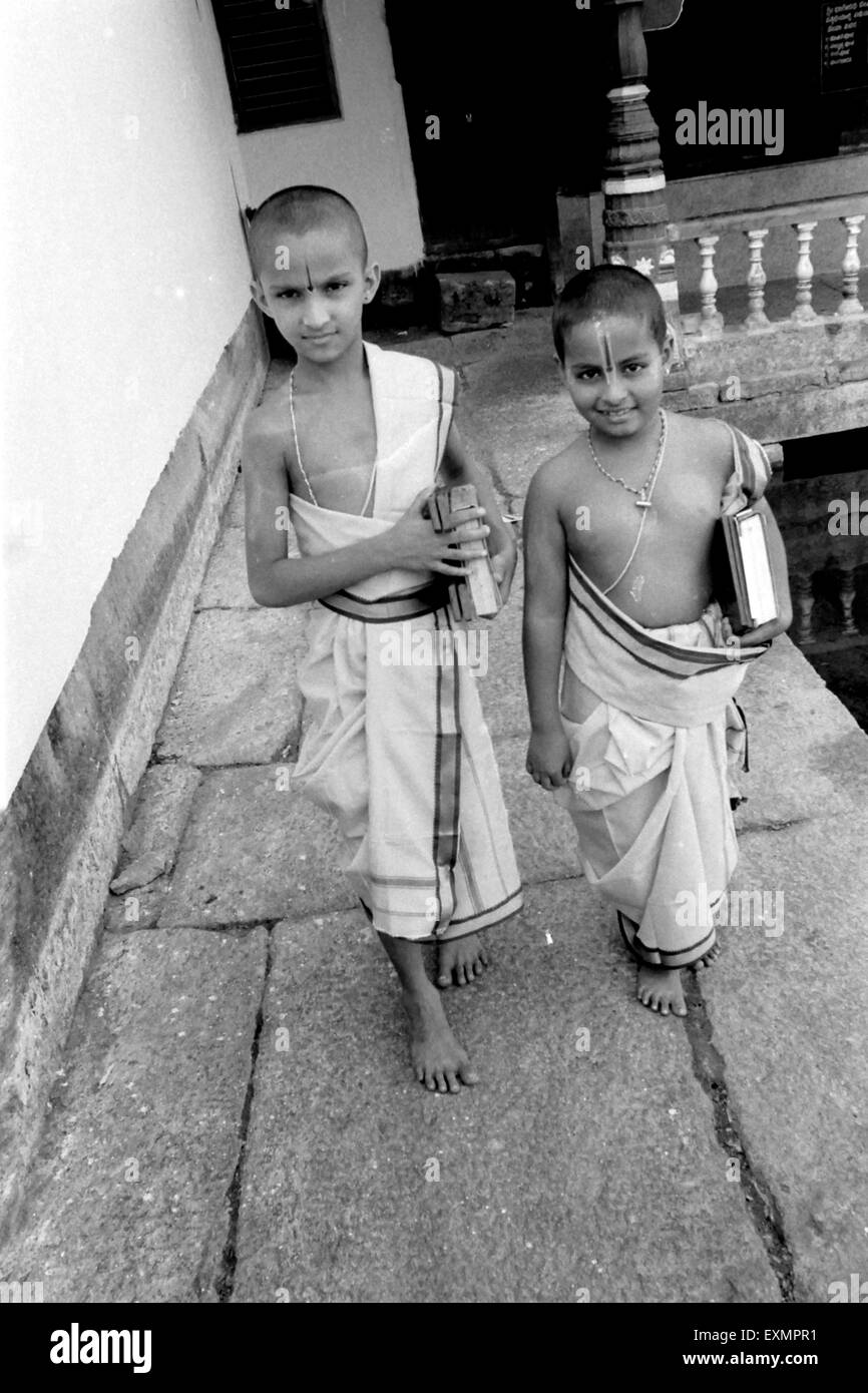 Boys learning ancient vedic cultural education, Prahlada Gurukula, Pejavara Matha, Thenkpete, Udupi, Karnataka, India, Asia Stock Photo