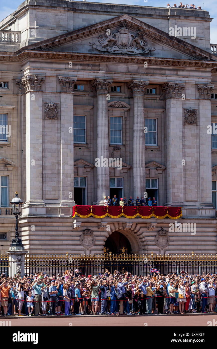 The British Royal Family Standing On The Balcony Of Buckingham Palace