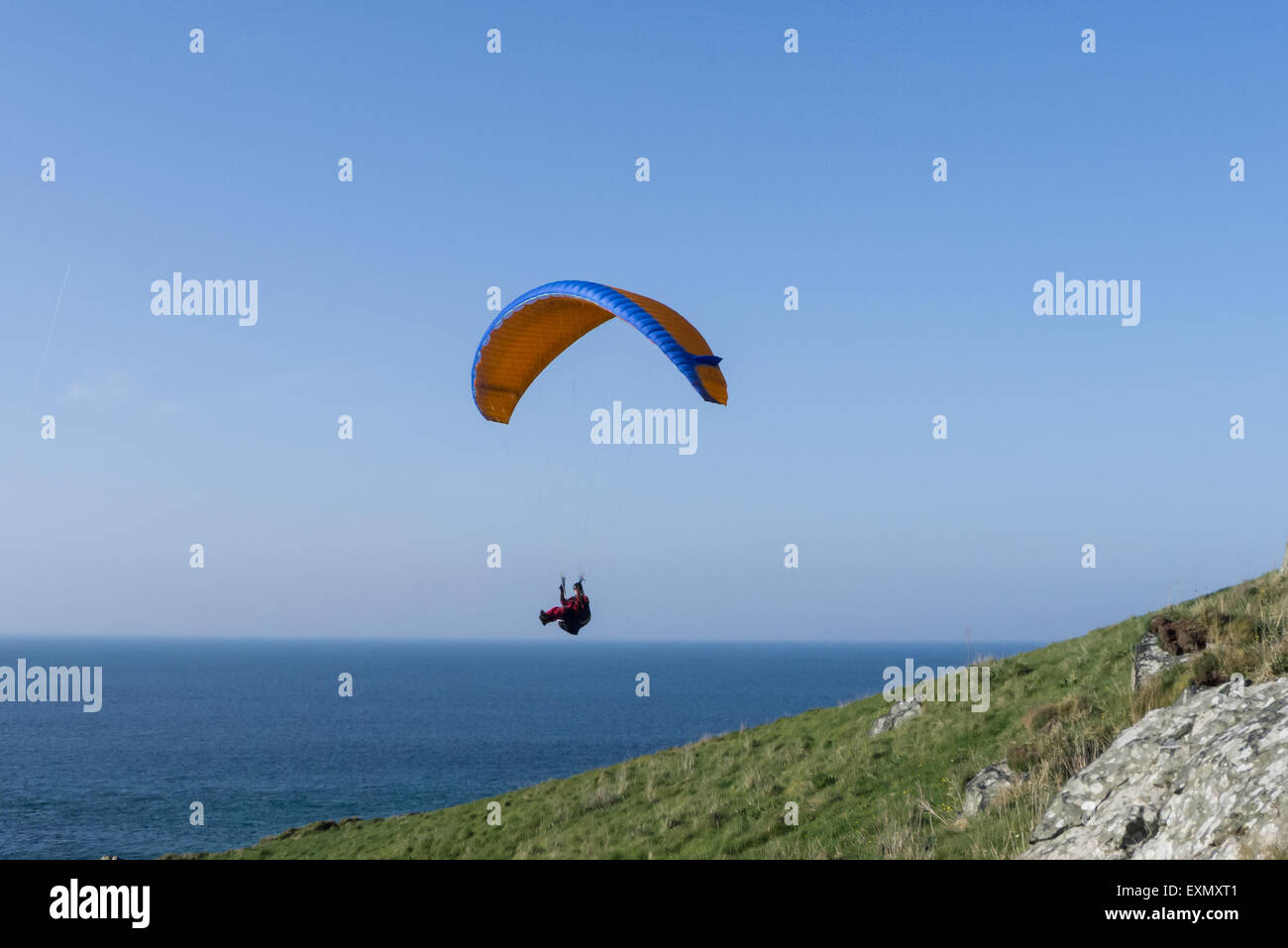 St Ives, Cornwall, England. Paraglider by the sea. Stock Photo
