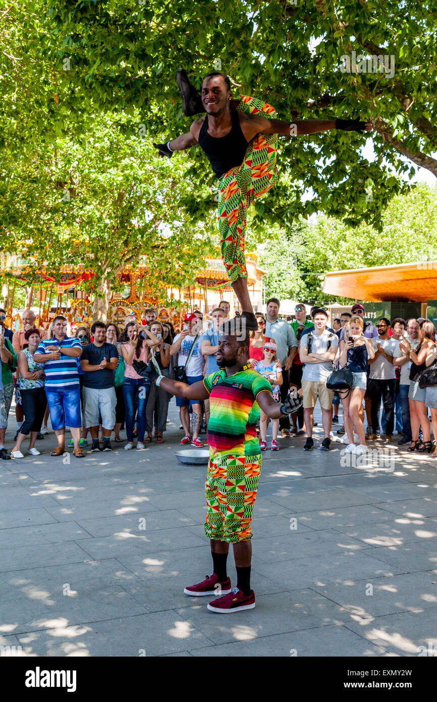 Street Entertainers, The Southbank, London, England Stock Photo Alamy