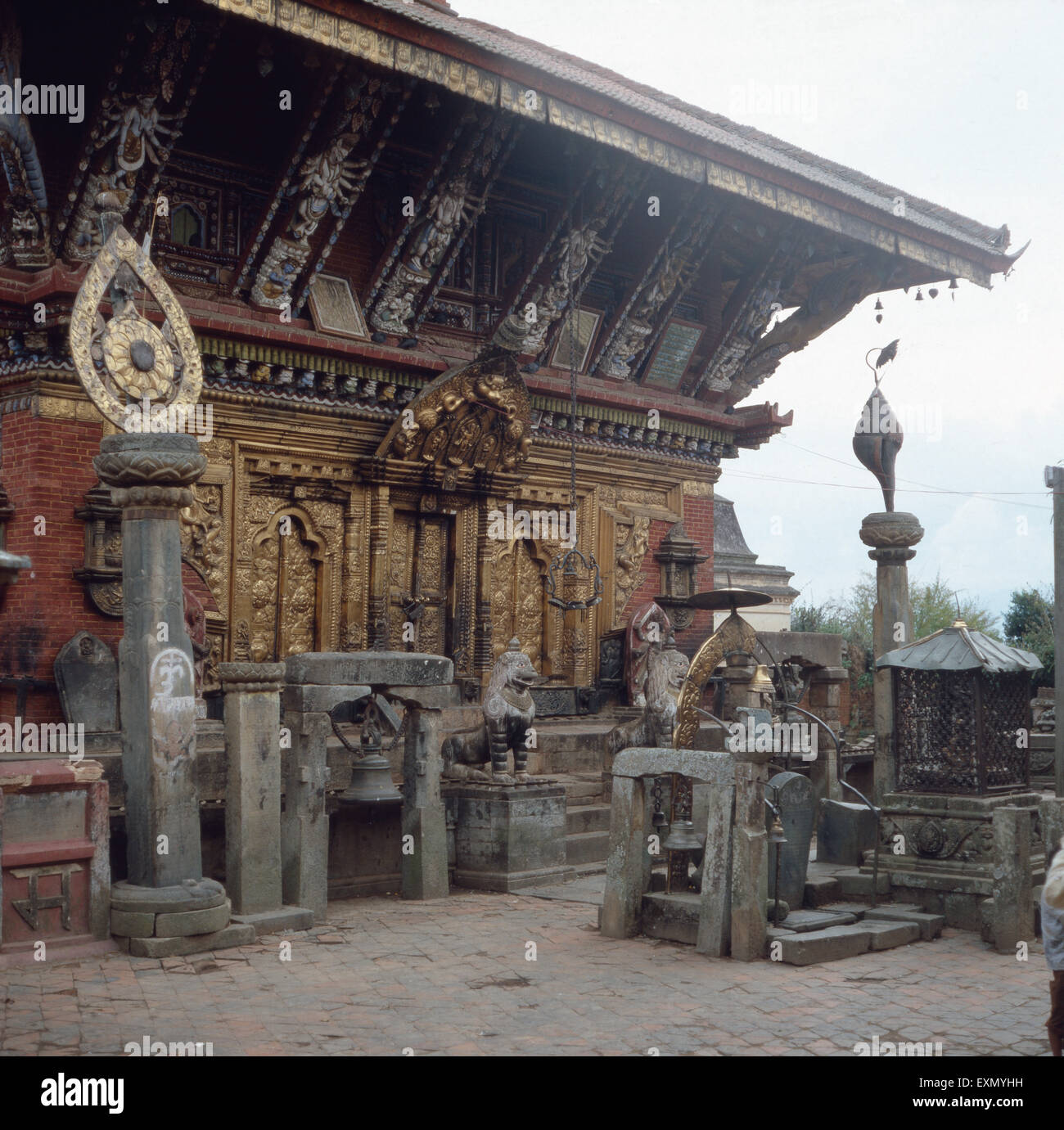 Eine Reise zu der Tempelstätte Changu Narayan im Kathmandutal, Nepal 1970er Jahre. A trip to the temple site Changu Narayan in Katmandu Valley, Nepal 1970s. Stock Photo
