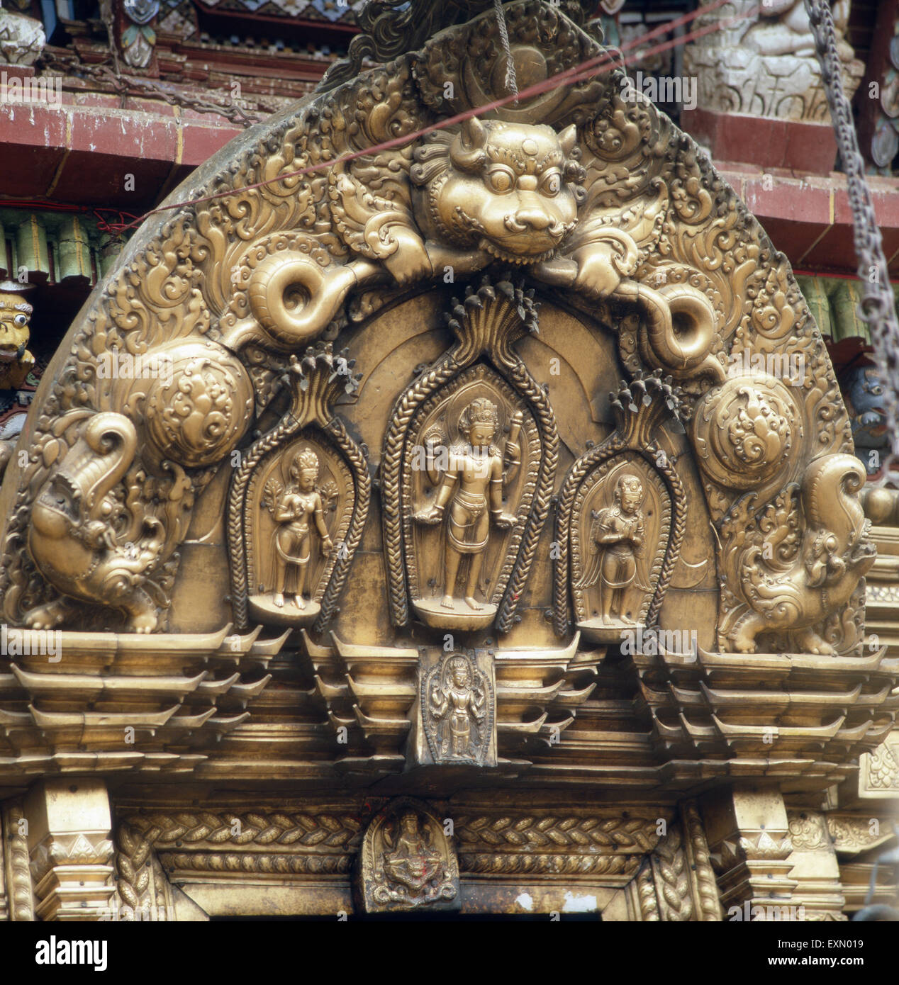 Detailaufnahme der Pagode des Vishnu-Tempels Changu Narayan bei Bhaktapur, Nepal 1970er Jahre. Close-up of the pagoda of Vishnu temple Changu Narayan near Bhaktapur, Nepal 1970s. Stock Photo