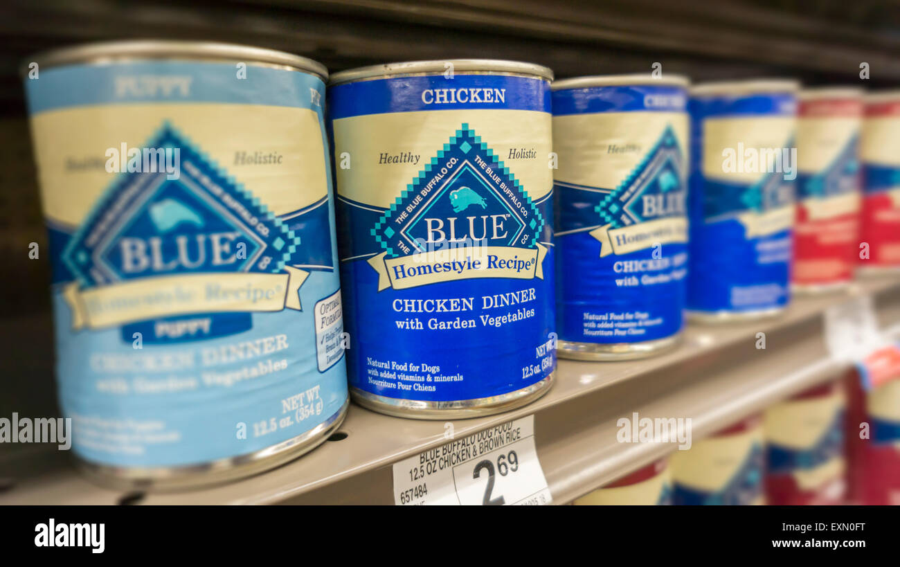 Cans of Blue Buffalo pet food on the shelves of a pet food store in Stock  Photo - Alamy