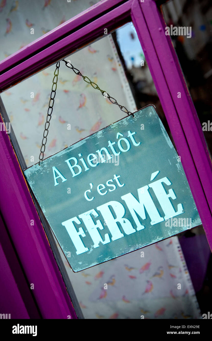 Closed sign on the door of a French shop Stock Photo Alamy