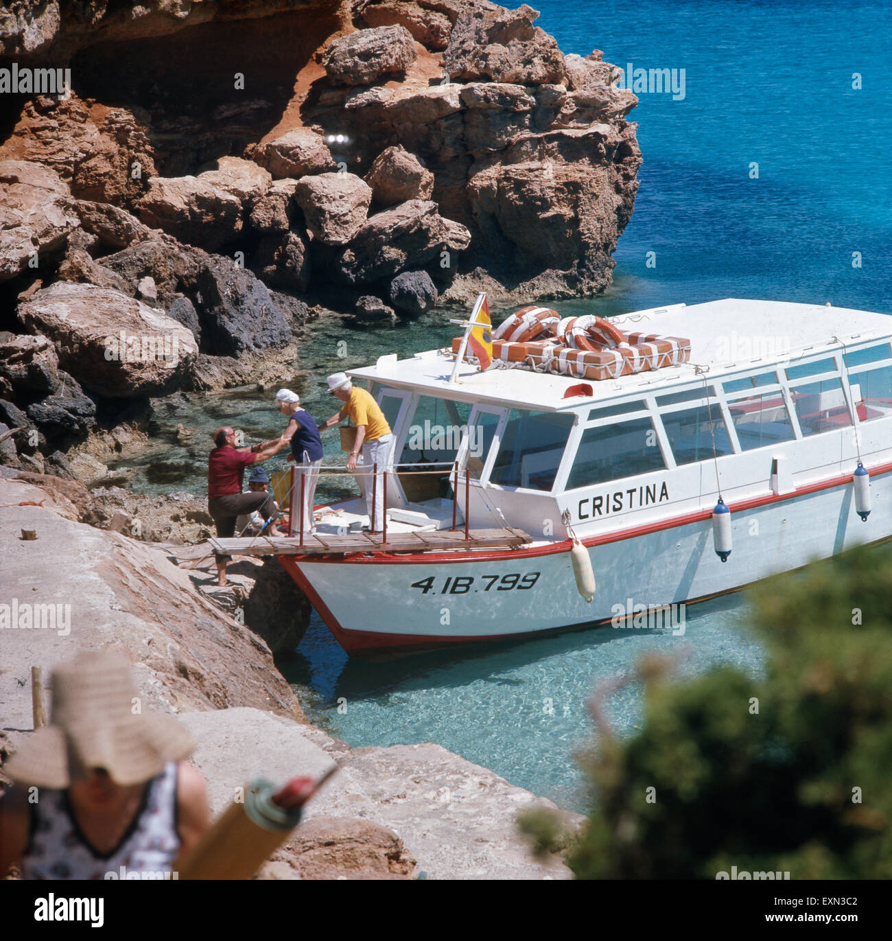 Ein Bootsausflug zur Insel Formentera, Ibiza 1976. A boat trip to the Balearic Island of Formentera; Ibiza 1976. Stock Photo