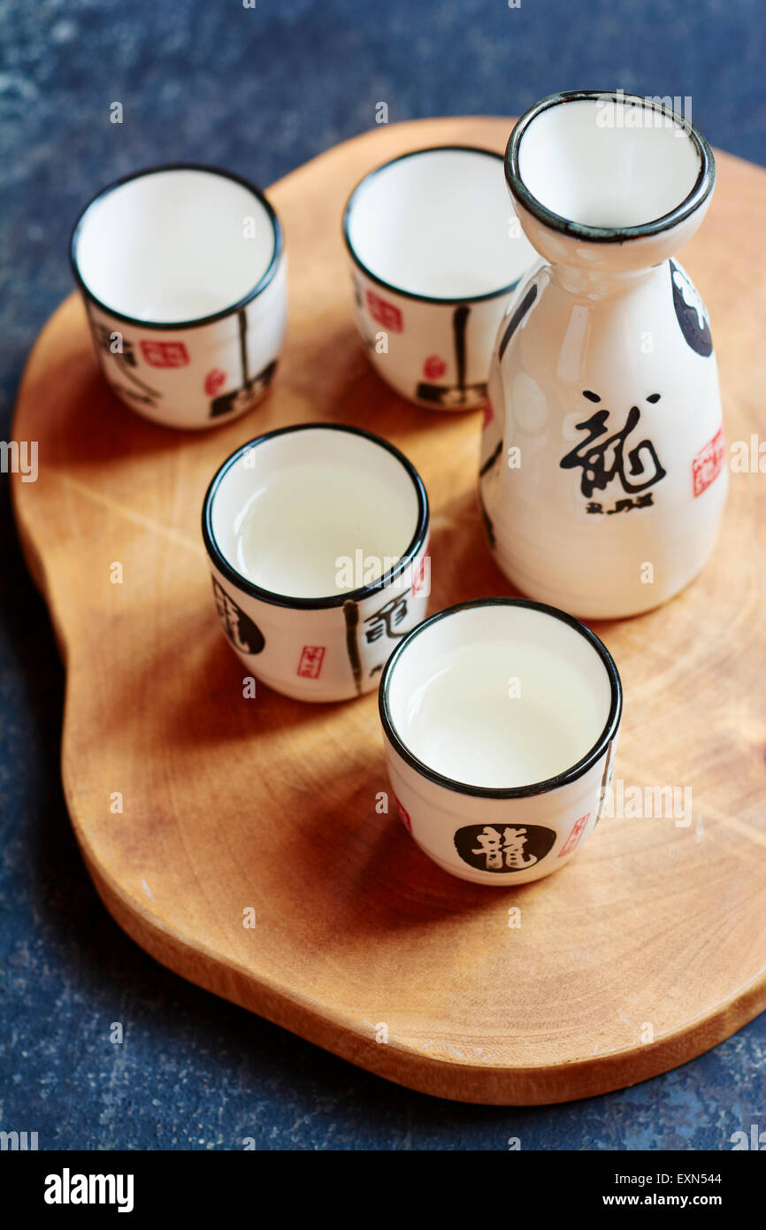 https://c8.alamy.com/comp/EXN544/sake-set-with-4-cups-and-a-carafe-two-cups-filled-with-sake-EXN544.jpg