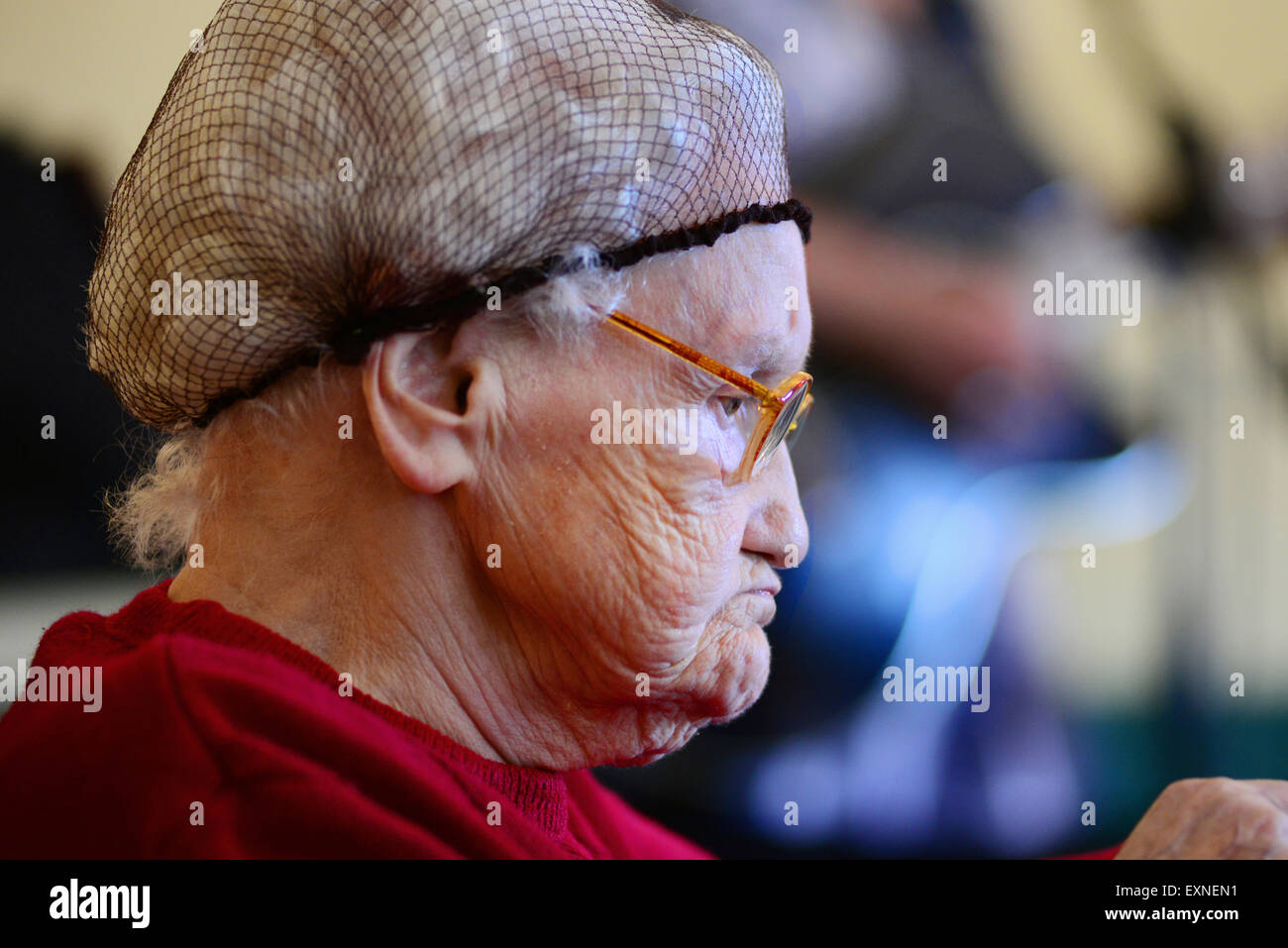 An elderly lady with dementia in a care home. Picture: Scott Bairstow/Alamy Stock Photo