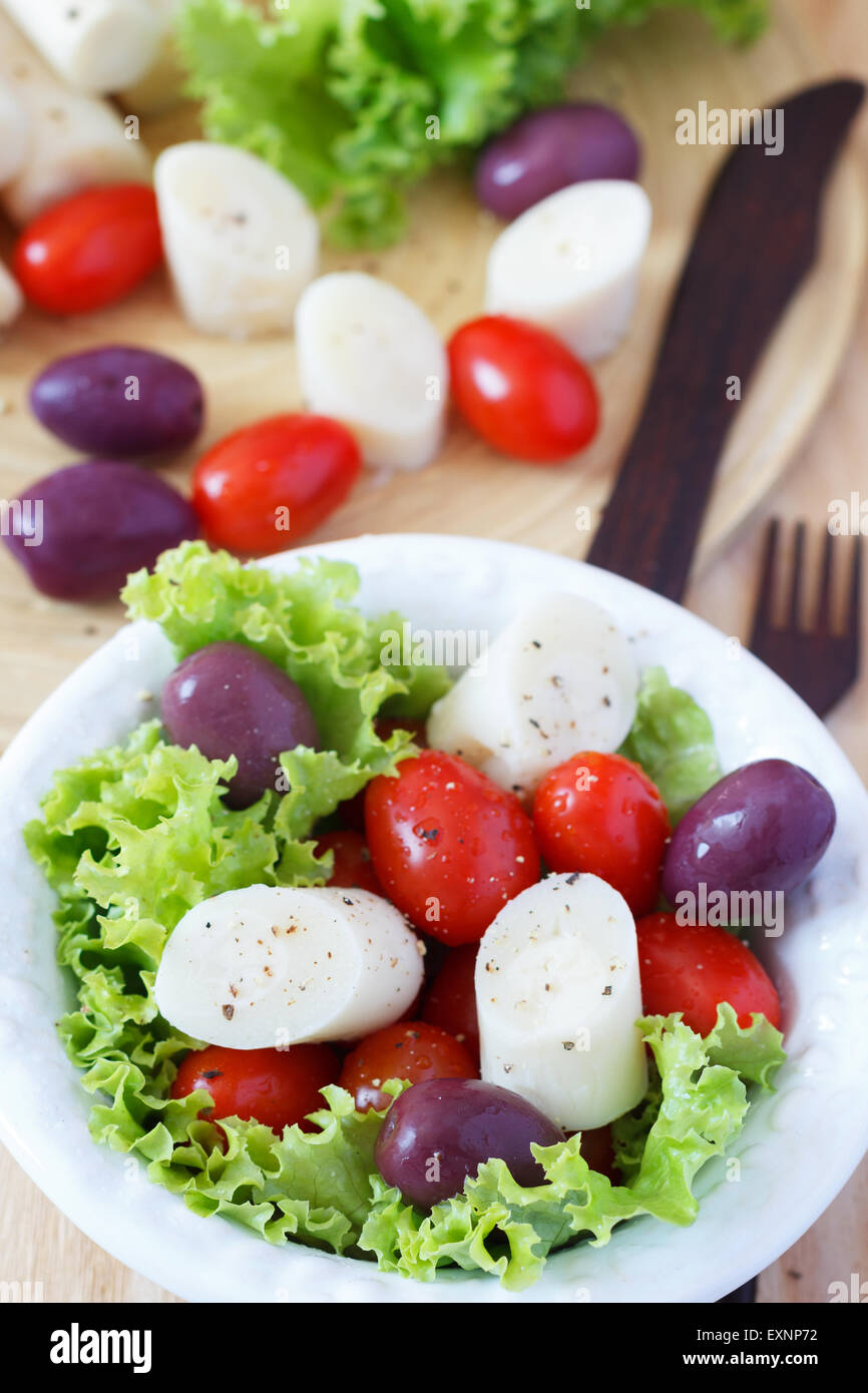 Cooking fresh salad of heart of palm (palmito), cherry tomato