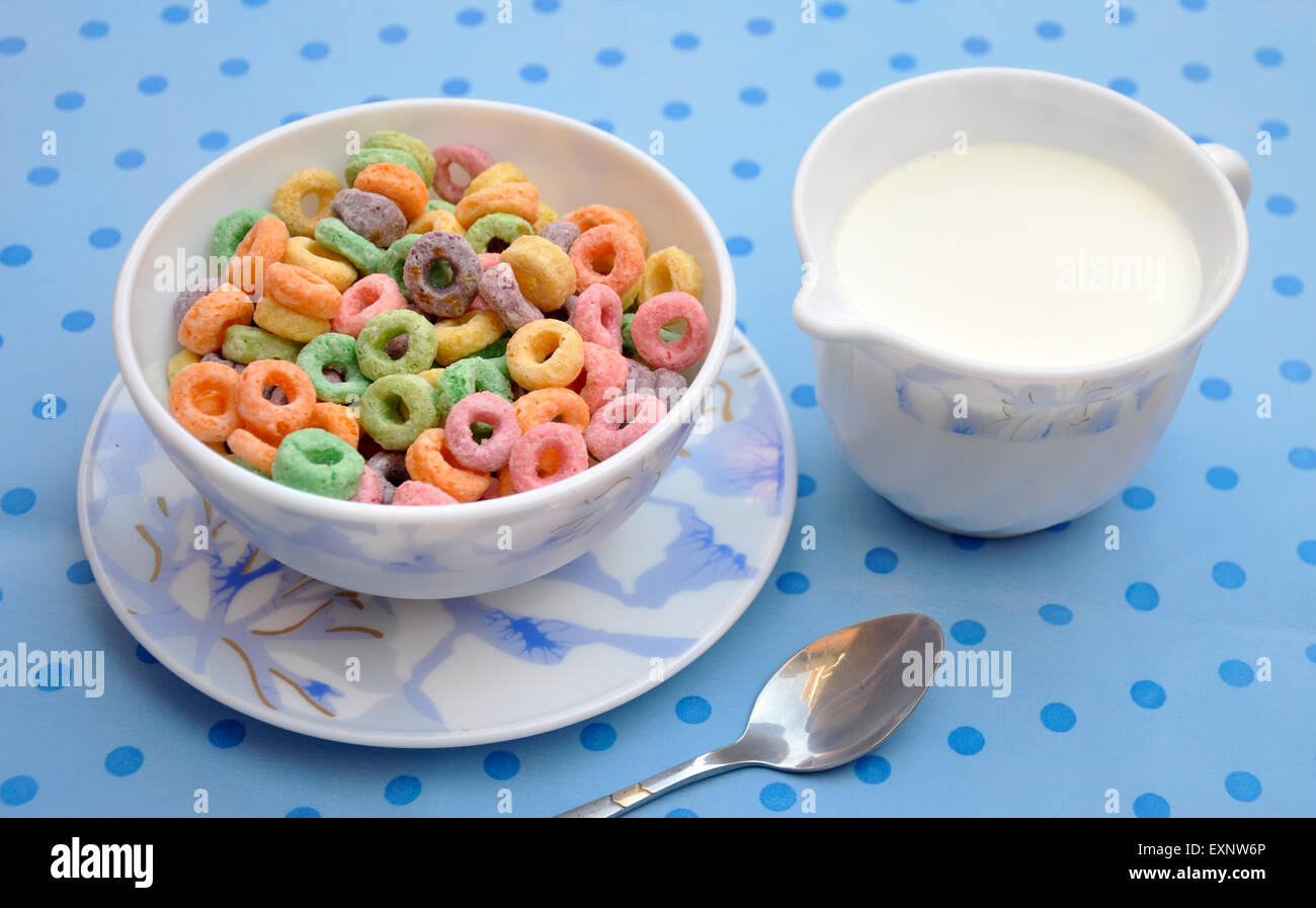 Free Photo  Coloured fruity loops and milk on pink background