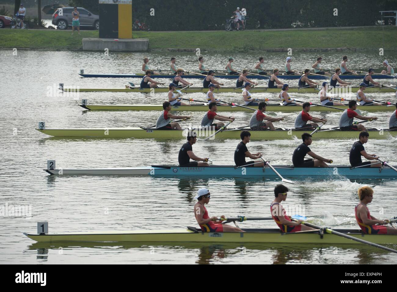 Shanghai, China. 15th July, 2015. Participants compete during Huangpu River World Famous University Boat Race in Shanghai, east China, July 15, 2015. A total of 12 teams, including Oxford, Cambridge and Yale, took part in the race. Shanghai Jiaotong University claimed the title. © Liu Xiaojing/Xinhua/Alamy Live News Stock Photo