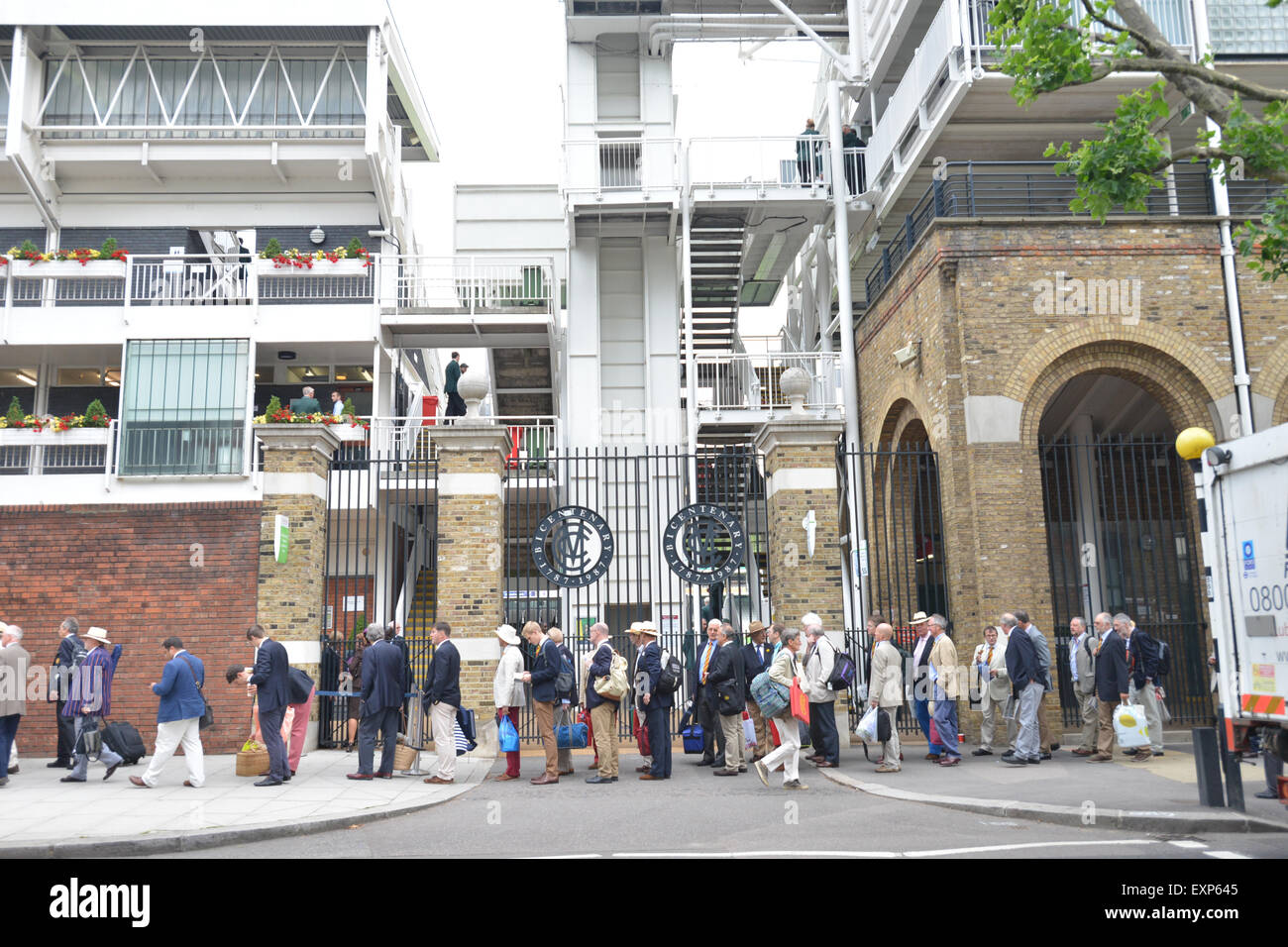 Lord's Test Cricket match queue members queuing Stock Photo Alamy