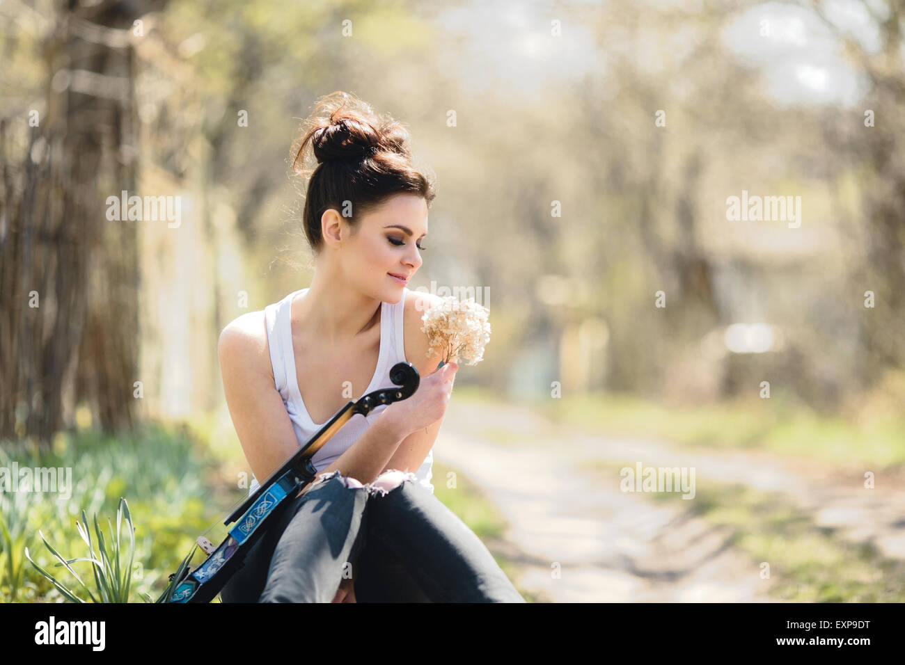 beautiful girl with a violin in his hands Stock Photo - Alamy