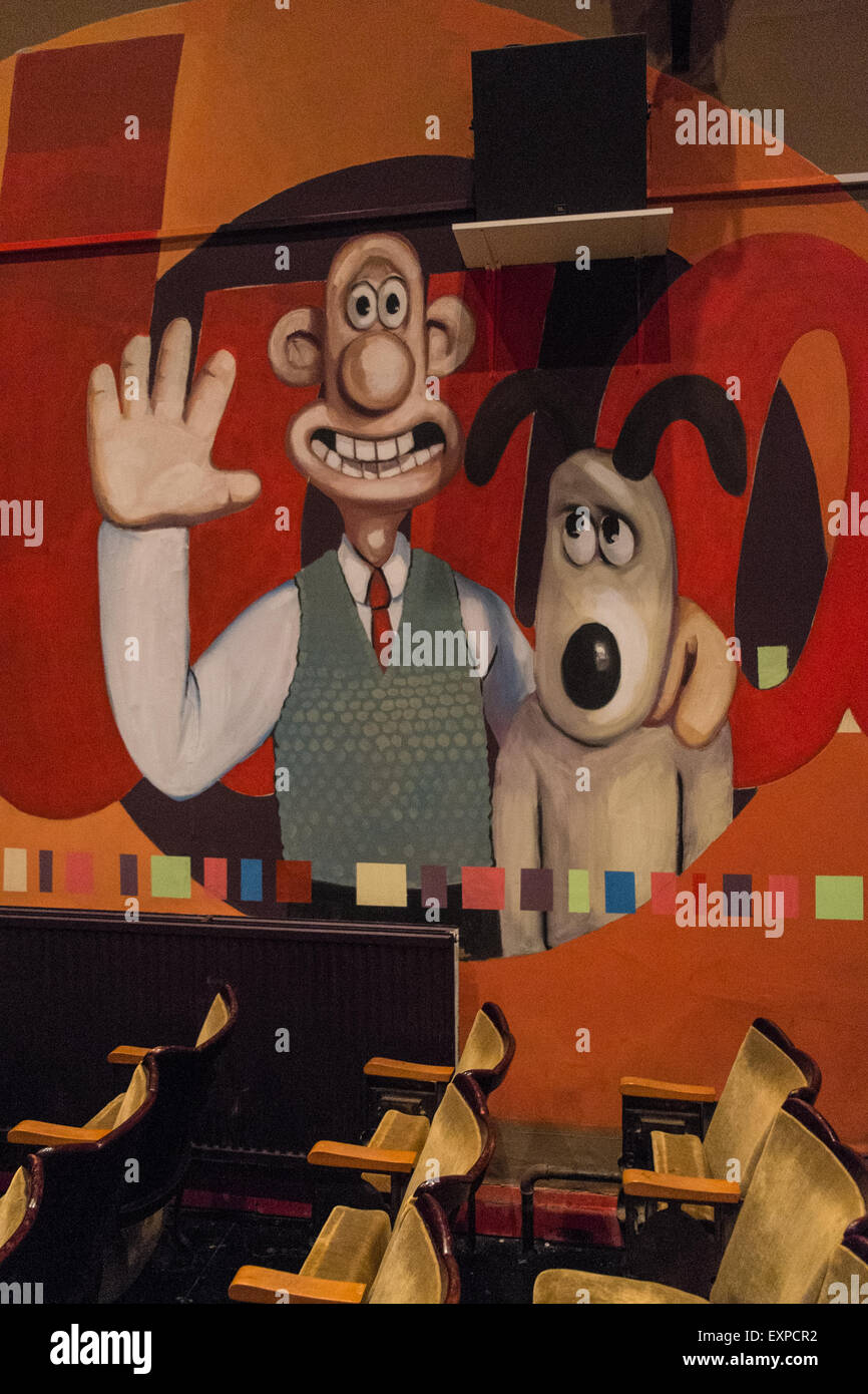 Wallace and Gromit mural at Tywyn,cinema,vintage,movies,Magic,Lantern,Cardigan Bay, south Gwynedd,Mid-Wales,U.K. Stock Photo