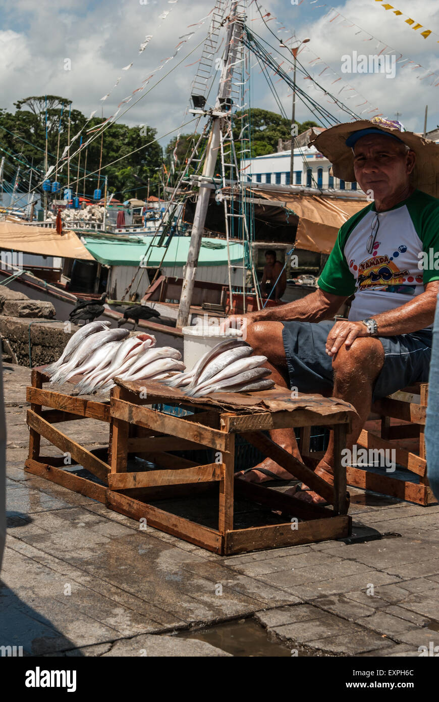 Fishermen selling fish brazil hi-res stock photography and images - Alamy