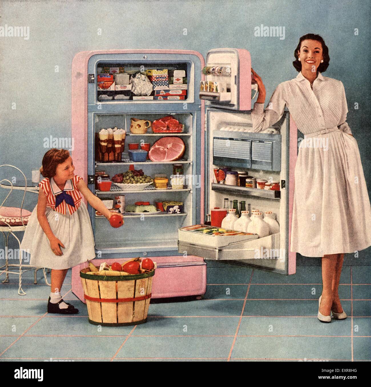 1950s USA Housewife with Fridge Magazine Advert Stock Photo