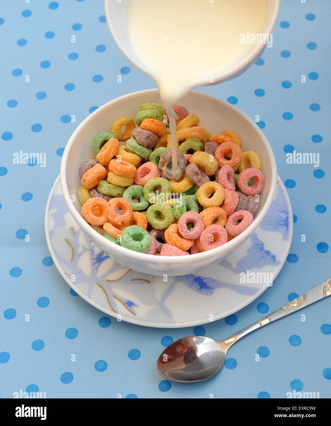 Free Photo  Coloured fruity loops and milk on pink background