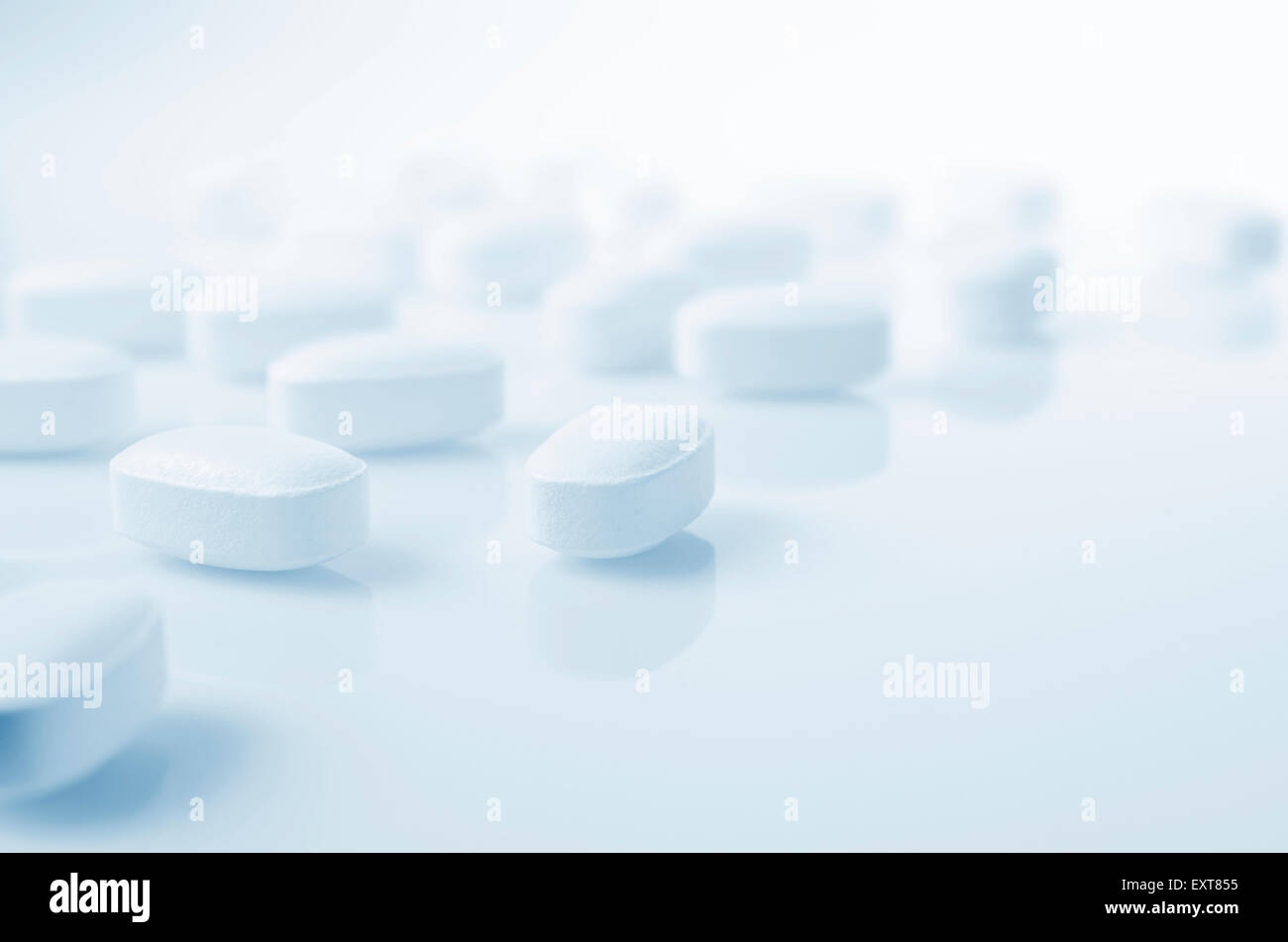 White medicine antibiotic pills Stock Photo Alamy
