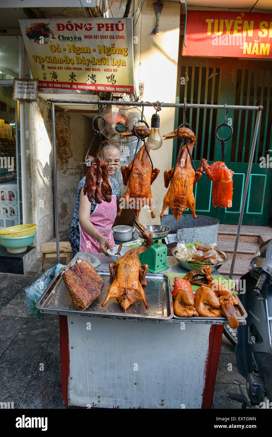 Roast duck vendor in the Old Quarter of Hanoi, Vietnam Stock Photo - Alamy