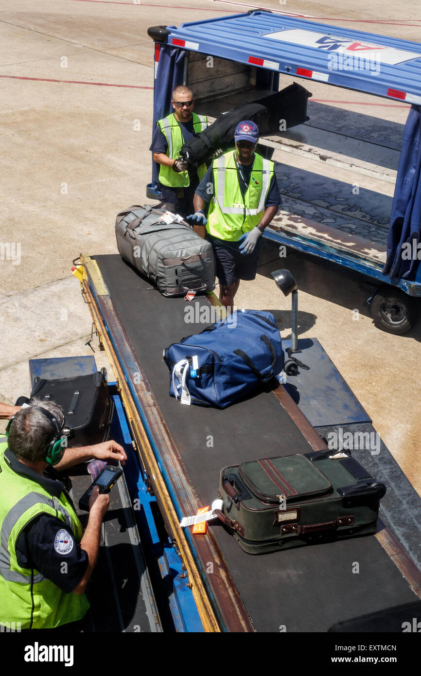 Dallas Texas,Dallas Ft. Fort Worth International Airport,DFW,American Airlines,terminal,jet,aircraft,American Airlines,ramp,apron,loading,luggage,bagg Stock Photo