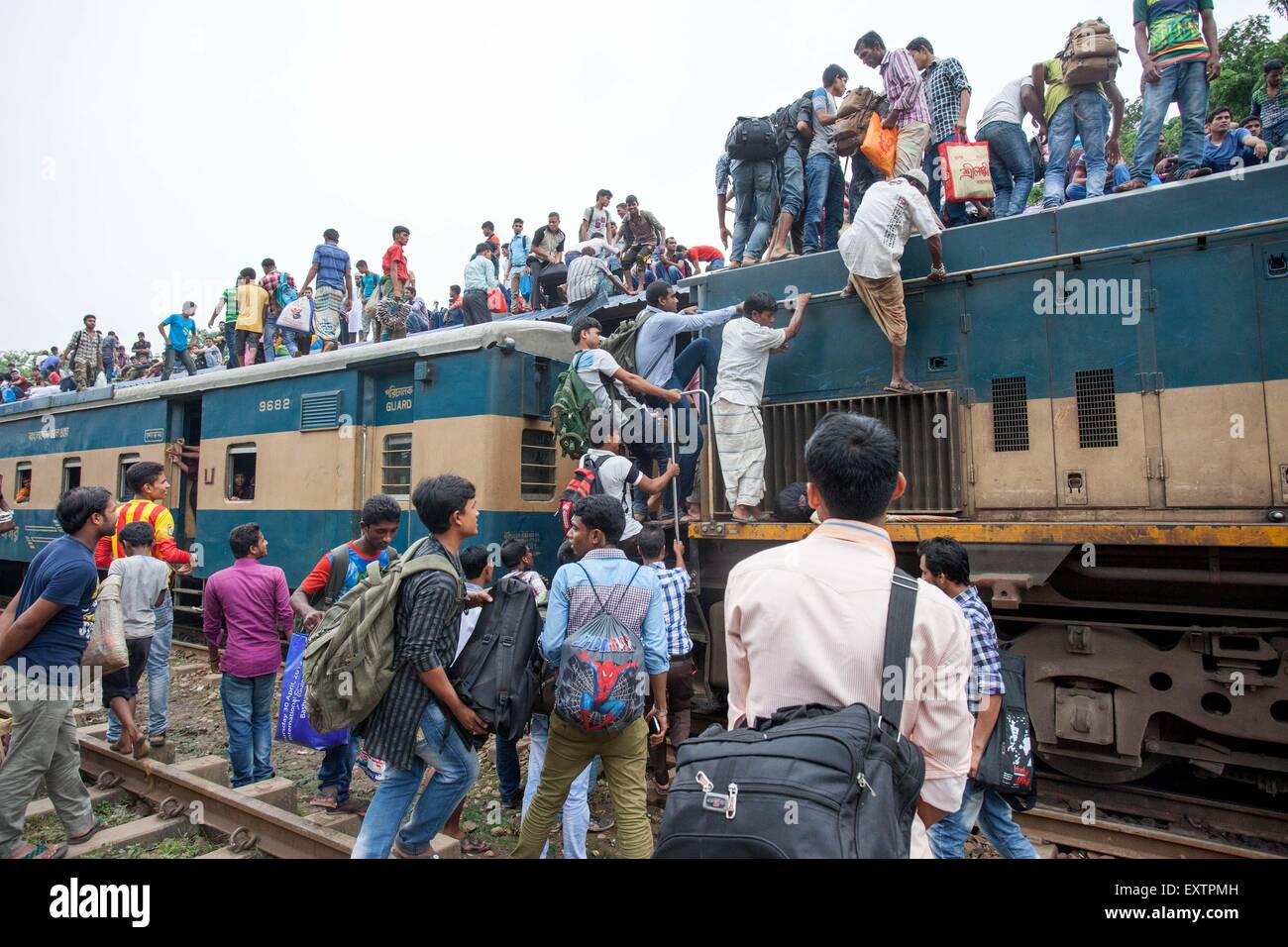 Overload Roof Stock Photos & Overload Roof Stock Images 