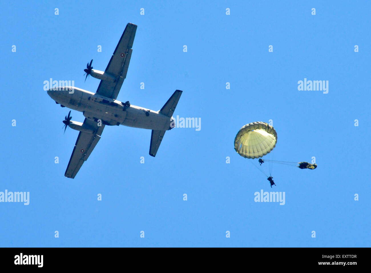 Plovdiv, Bulgaria. 16th July, 2015. A Bulgarian transport aircraft C-27J Spartan and Bulgarian paratroopers participate in the joint Bulgarian-U.S. military exercise at Krumovo Airbase, near Plovdiv, Bulgaria, on July 16, 2015. More than 120 paratroopers jumped at the Open Day of the joint Bulgarian-U.S. military exercise 'Thracian summer 2015' on Thursday near Plovdiv. Credit:  Wang Xinran/Xinhua/Alamy Live News Stock Photo