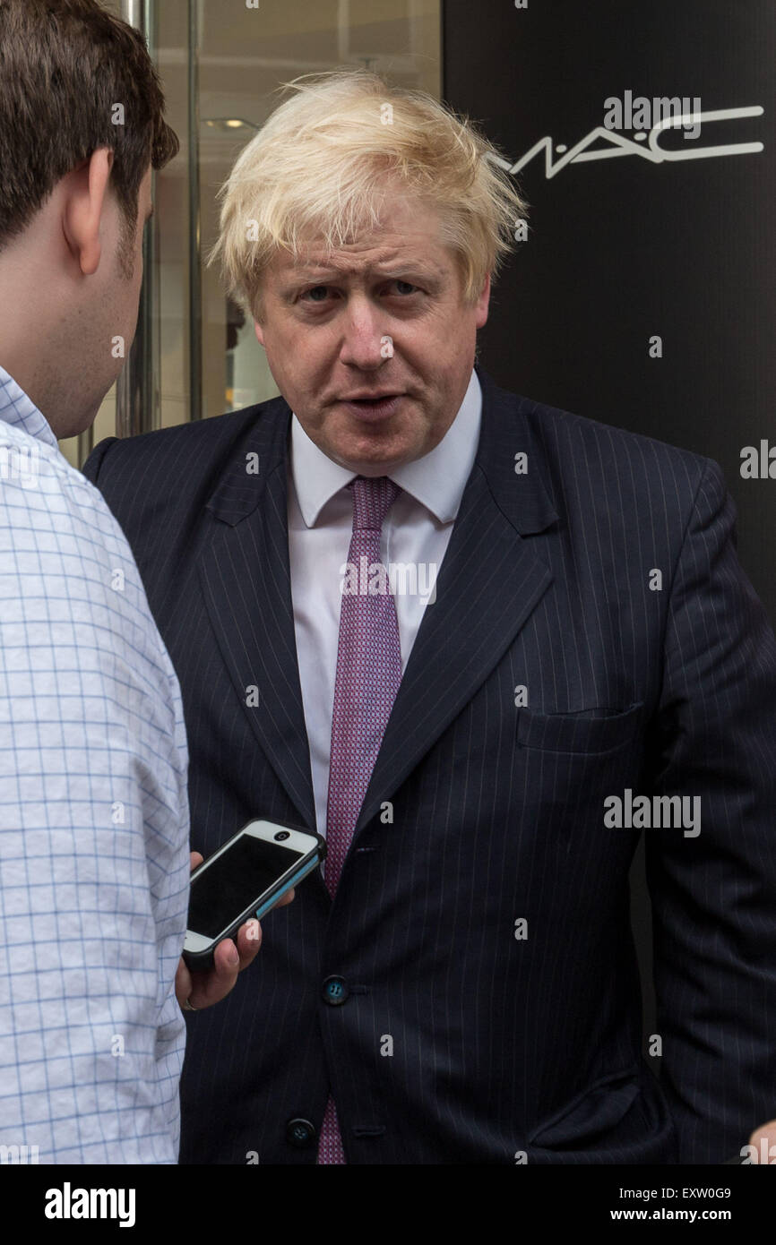 London, UK. 16th July, 2015. Mayor Boris Johnson interviewed on Bond Street Credit:  Guy Corbishley/Alamy Live News Stock Photo
