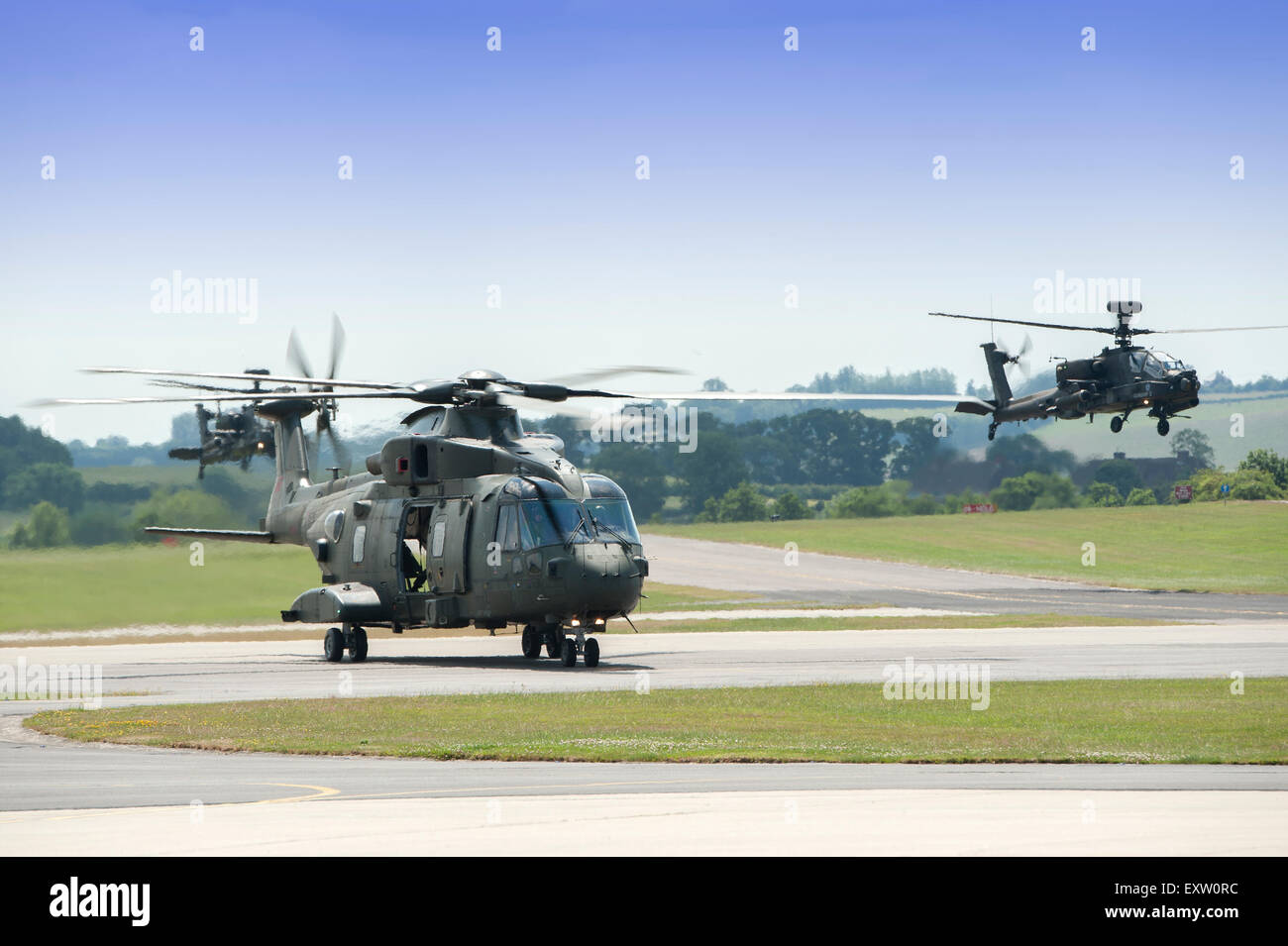 Royal Navy Merlin HC3 with Army Air Corps Apache AH1 Stock Photo