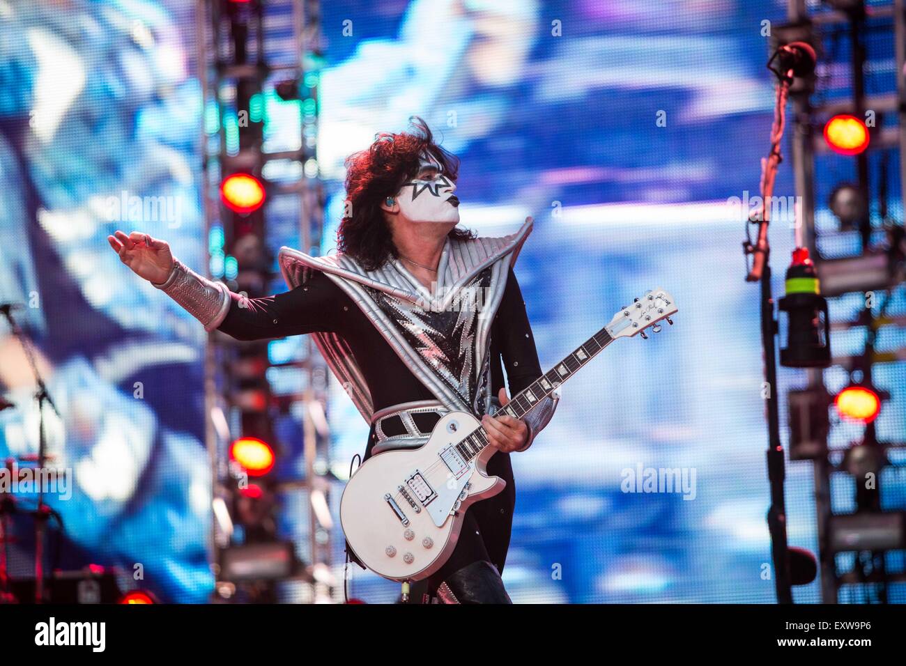 Kiss american rock band hi-res stock photography and images - Page 5 - Alamy, image size:1300x956