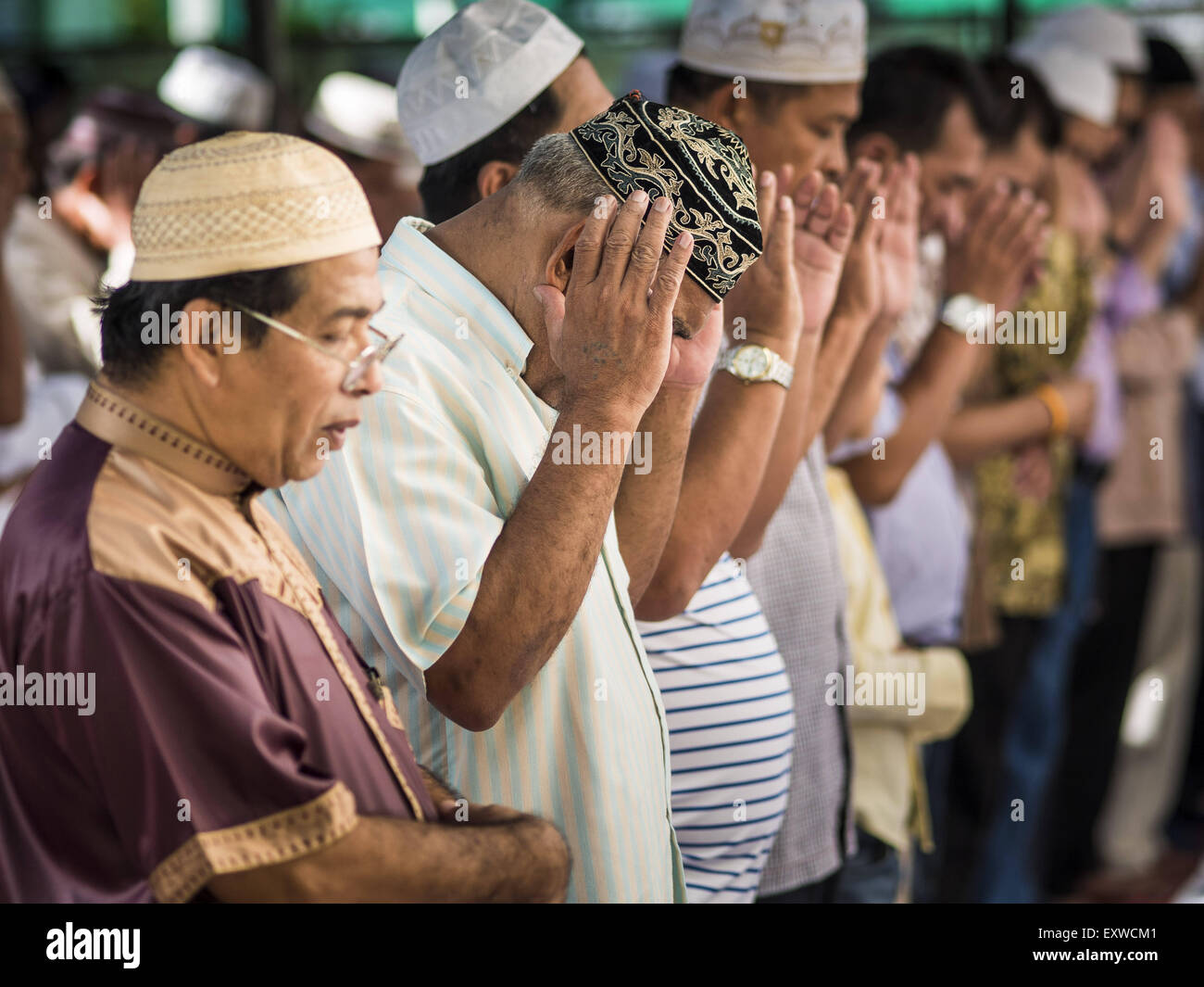 Bangkok, Thailand. 17th July, 2015. Men pray at Ton Son Mosque during services marking Eid al-Fitr. Eid al-Fitr is also called Feast of Breaking the Fast, the Sugar Feast, Bayram (Bajram), the Sweet Festival or Hari Raya Puasa and the Lesser Eid. It is an important Muslim religious holiday that marks the end of Ramadan, the Islamic holy month of fasting. Muslims are not allowed to fast on Eid. Credit:  ZUMA Press, Inc./Alamy Live News Stock Photo