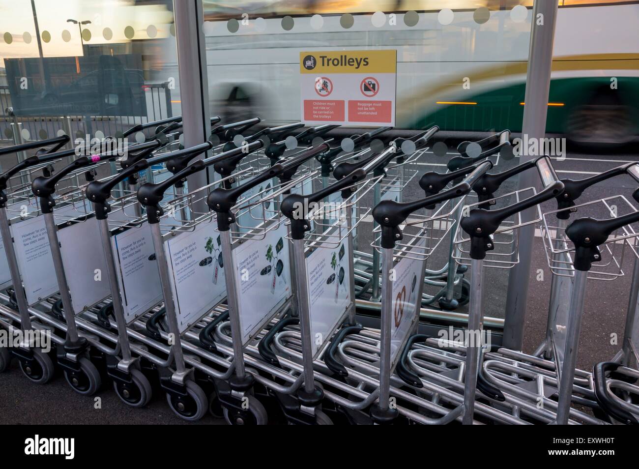 Airport luggage trolleys hires stock photography and images Alamy