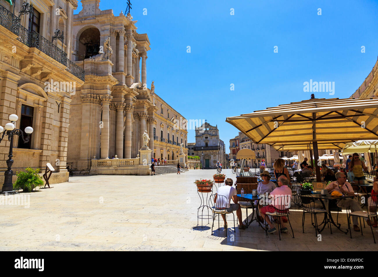 Piazzo del Duomo,  Ortygia, Syracuse, Sicily with the baroque facade of the Church of Santa Lucia alla Badia Stock Photo