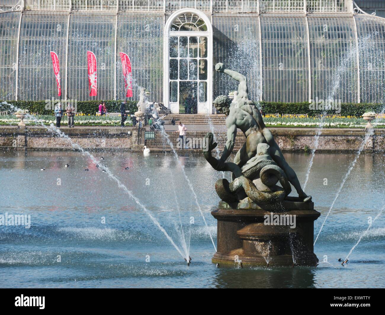 Statue at palm house, Kew Gardens, London, England, UK Stock Photo