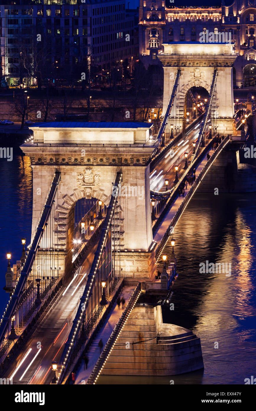 Elevated view of Chain Bridge at night Stock Photo