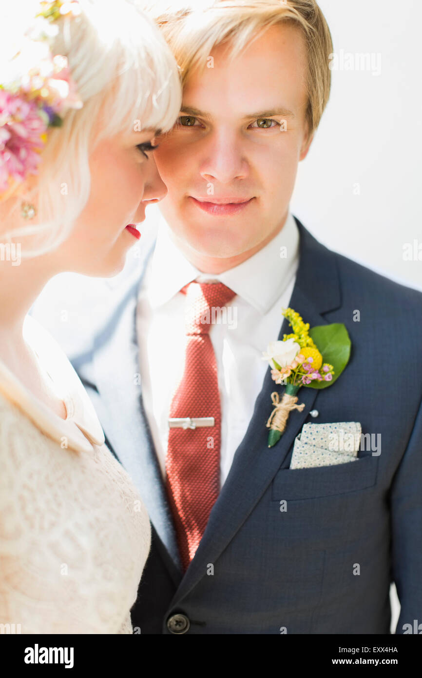 Portrait newlyweds looking up hi-res stock photography and images - Alamy